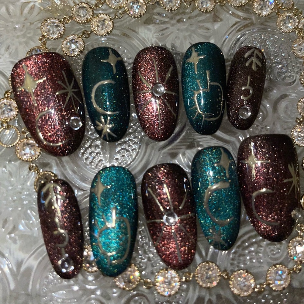 NEW Glittery Nail Art Reusable Press-On Set with Gold Accents